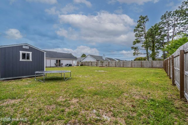 301 Foxtrace Lane, Hubert, NC 28539