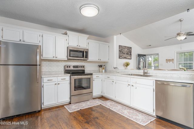 301 Foxtrace Lane, Hubert, NC 28539
