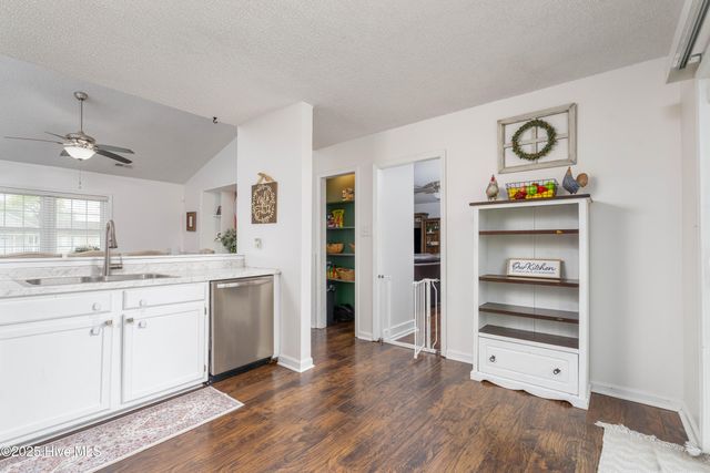 301 Foxtrace Lane, Hubert, NC 28539