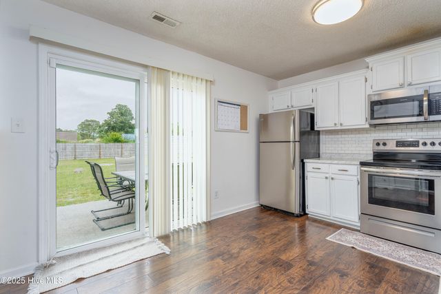 301 Foxtrace Lane, Hubert, NC 28539