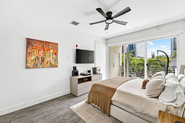 1034 NE 18th Avenue 102, Fort Lauderdale, FL 33304