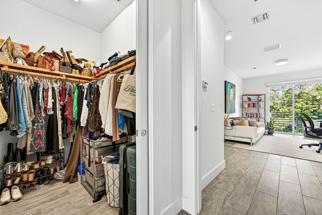 1034 NE 18th Avenue 102, Fort Lauderdale, FL 33304