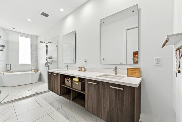 1034 NE 18th Avenue 102, Fort Lauderdale, FL 33304