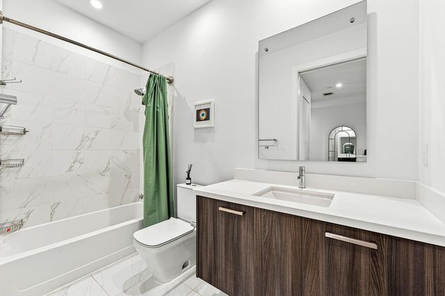 1034 NE 18th Avenue 102, Fort Lauderdale, FL 33304