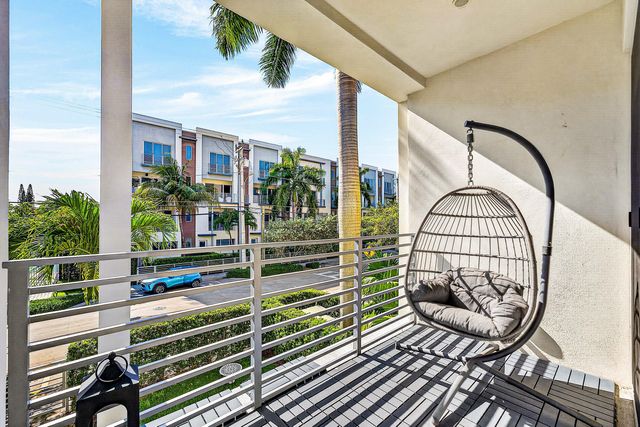 1034 NE 18th Avenue 102, Fort Lauderdale, FL 33304