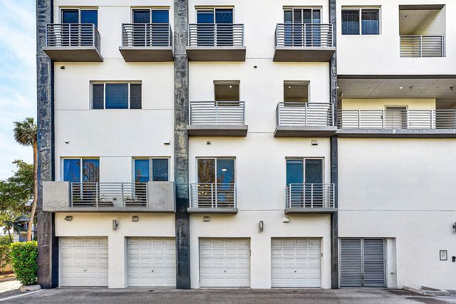 1034 NE 18th Avenue 102, Fort Lauderdale, FL 33304