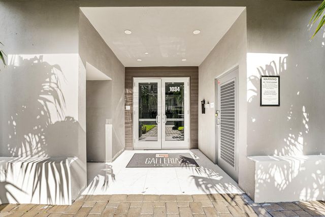 1034 NE 18th Avenue 102, Fort Lauderdale, FL 33304