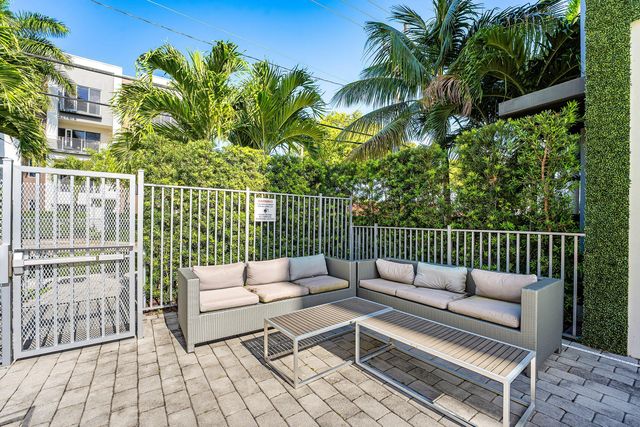 1034 NE 18th Avenue 102, Fort Lauderdale, FL 33304