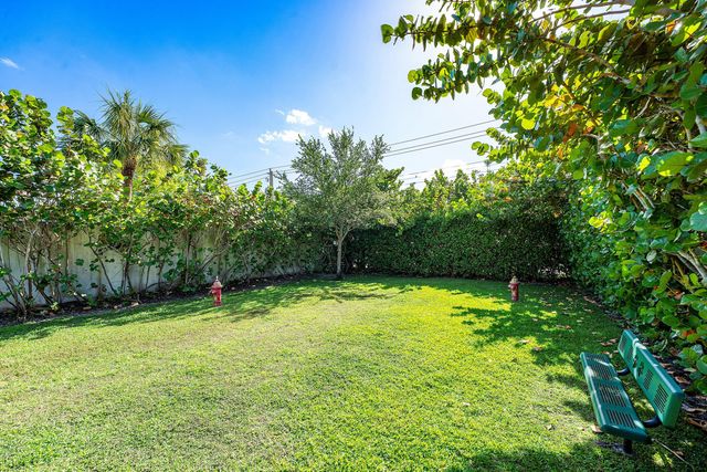 1034 NE 18th Avenue 102, Fort Lauderdale, FL 33304