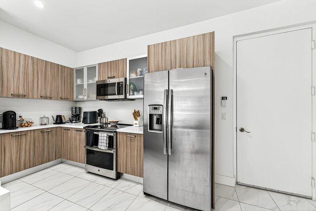 1034 NE 18th Avenue 102, Fort Lauderdale, FL 33304