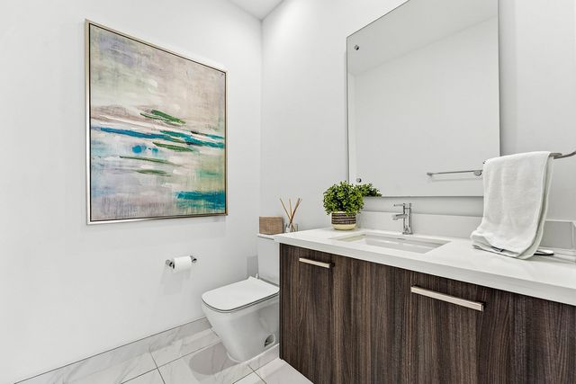 1034 NE 18th Avenue 102, Fort Lauderdale, FL 33304