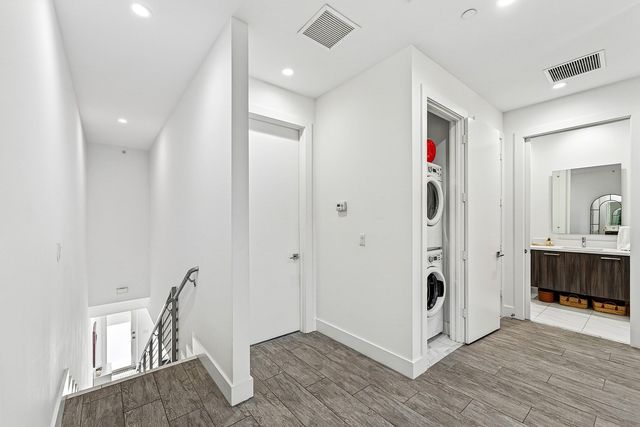 1034 NE 18th Avenue 102, Fort Lauderdale, FL 33304