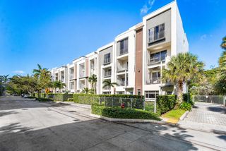 1034 NE 18th Avenue 102, Fort Lauderdale, FL 33304