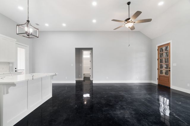 535 E Fairview St, Blossom, TX 75416