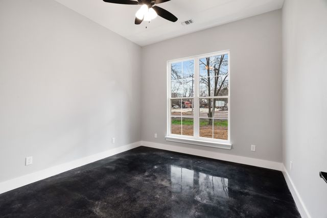 535 E Fairview St, Blossom, TX 75416