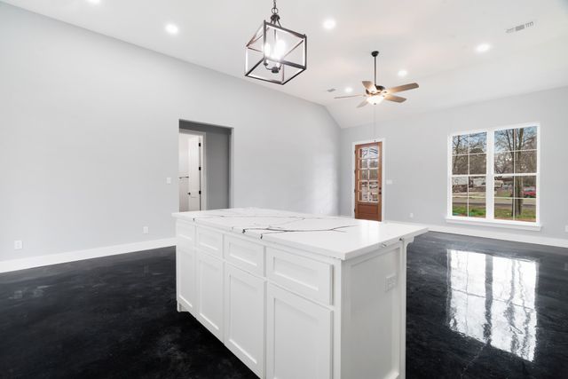 535 E Fairview St, Blossom, TX 75416