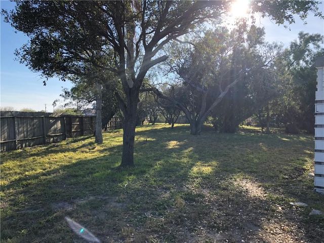 6073 Edgewater Dr, Corpus Christi, TX 78412