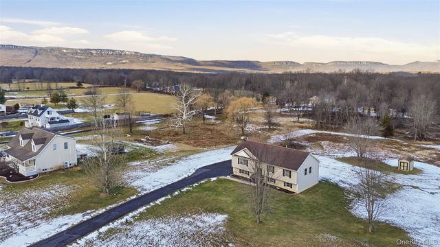 22 Cook Lane, Gardiner, NY 12525