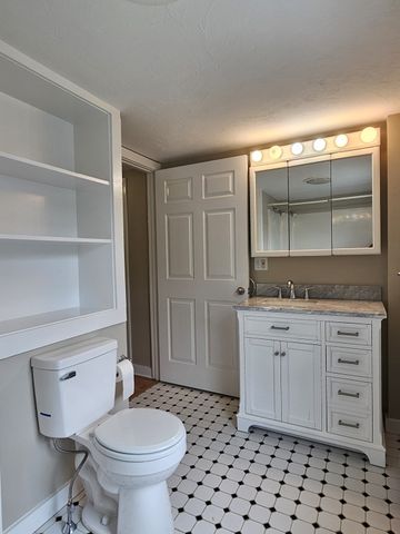 27 Ferry B, Grafton, MA 01560