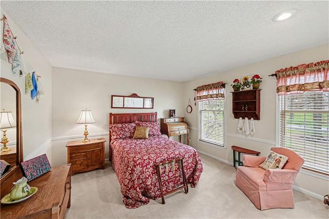 1510 S Lakestone Drive, Olathe, KS 66061