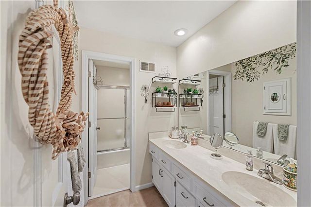 1510 S Lakestone Drive, Olathe, KS 66061