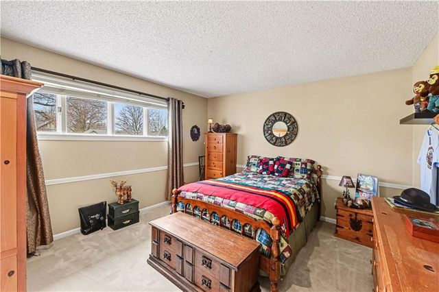 1510 S Lakestone Drive, Olathe, KS 66061