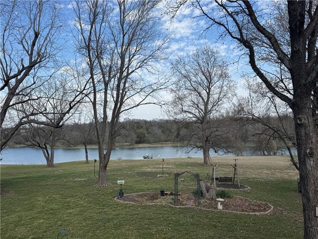 1510 S Lakestone Drive, Olathe, KS 66061