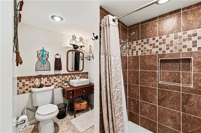 1510 S Lakestone Drive, Olathe, KS 66061