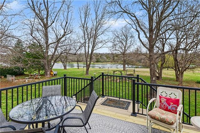 1510 S Lakestone Drive, Olathe, KS 66061