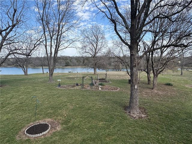 1510 S Lakestone Drive, Olathe, KS 66061