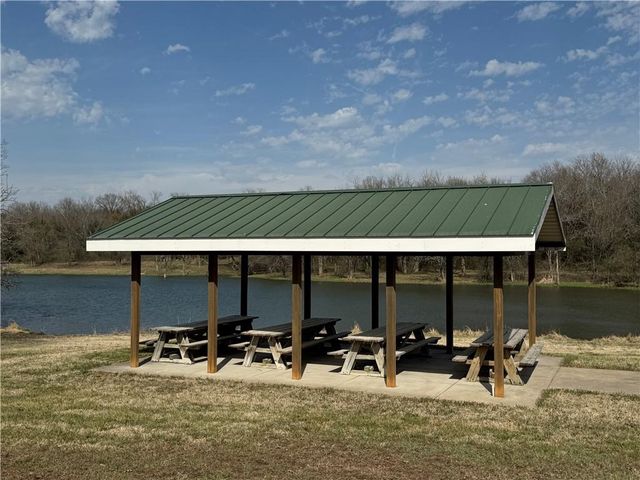 1510 S Lakestone Drive, Olathe, KS 66061