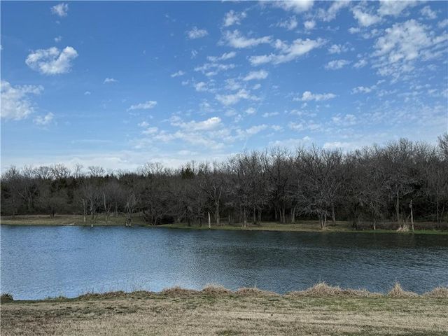 1510 S Lakestone Drive, Olathe, KS 66061