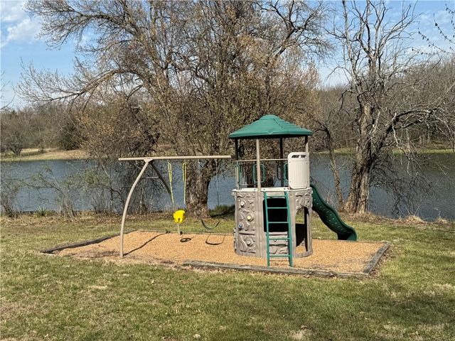 1510 S Lakestone Drive, Olathe, KS 66061