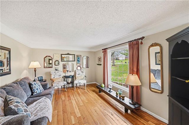 1510 S Lakestone Drive, Olathe, KS 66061