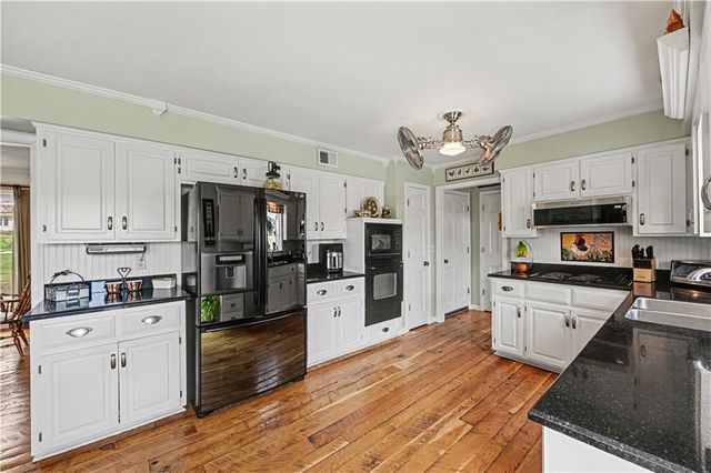 1510 S Lakestone Drive, Olathe, KS 66061