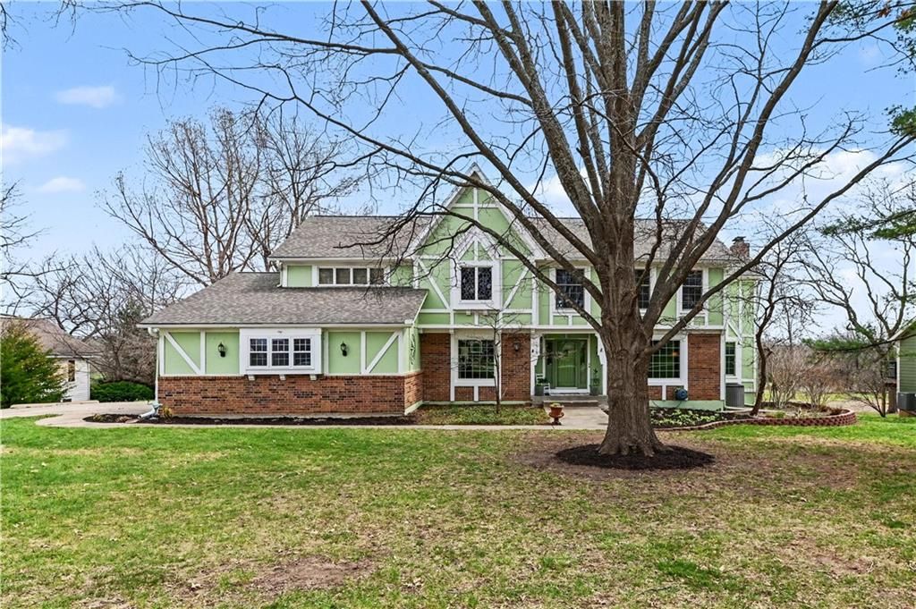 1510 S Lakestone Drive, Olathe, KS 66061