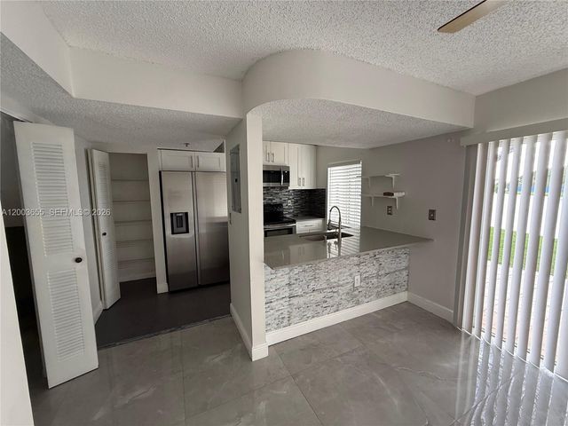 203 Riviera Cir 203, Weston, FL 33326