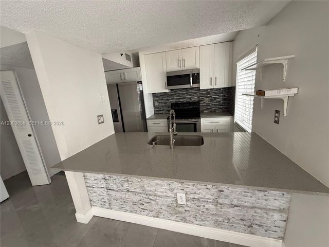 203 Riviera Cir 203, Weston, FL 33326