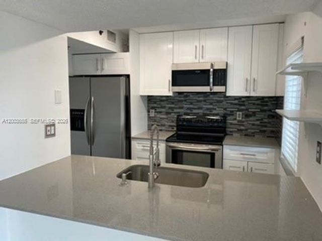 203 Riviera Cir 203, Weston, FL 33326