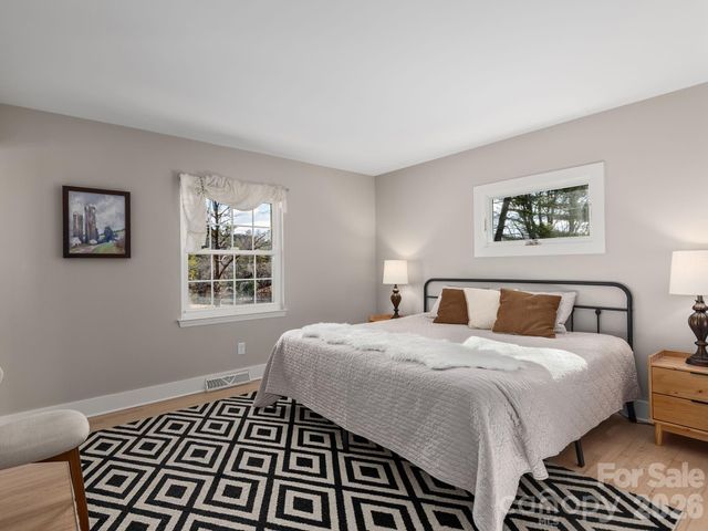 41 Robinhood Road, Asheville, NC 28804