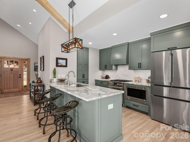 41 Robinhood Road, Asheville, NC 28804