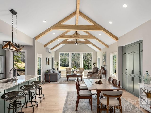 41 Robinhood Road, Asheville, NC 28804