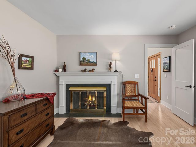 41 Robinhood Road, Asheville, NC 28804