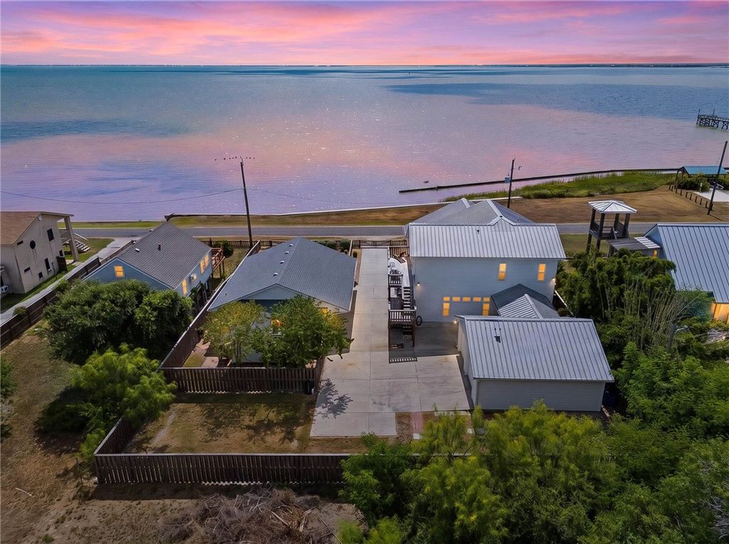 605 + 607 Copano Bay Drive, Bayside, TX 78340 — exterior