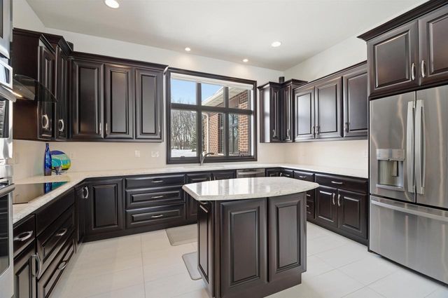 945 WOODCREST HEIGHTS DRIVE, Menasha, WI 54952