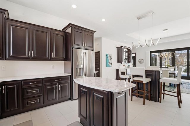 945 WOODCREST HEIGHTS DRIVE, Menasha, WI 54952