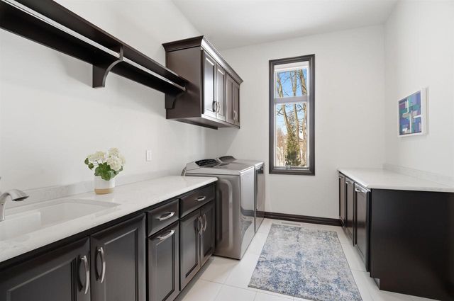 945 WOODCREST HEIGHTS DRIVE, Menasha, WI 54952