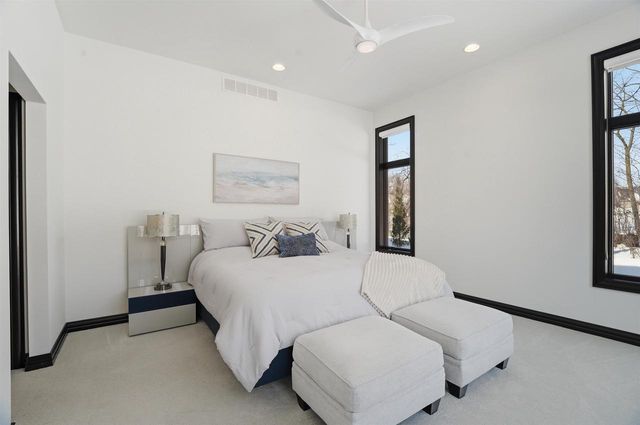 945 WOODCREST HEIGHTS DRIVE, Menasha, WI 54952