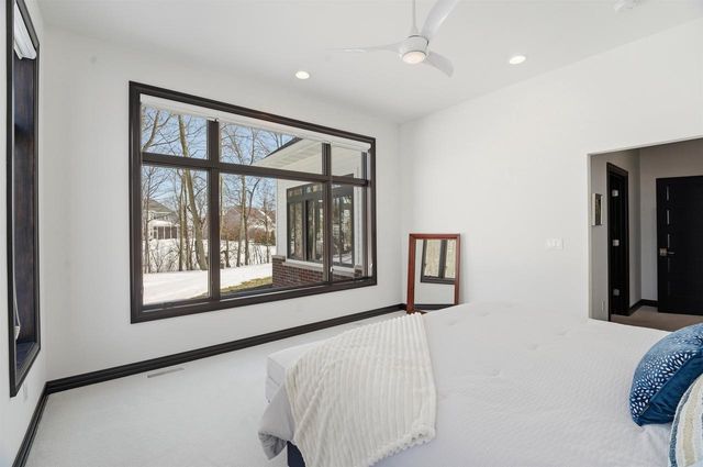 945 WOODCREST HEIGHTS DRIVE, Menasha, WI 54952