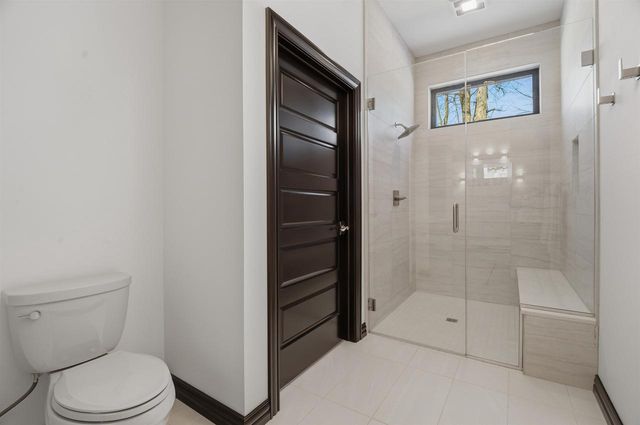 945 WOODCREST HEIGHTS DRIVE, Menasha, WI 54952